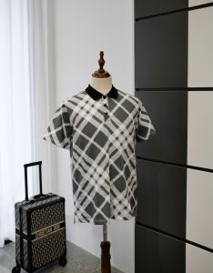 Áo polo Burberry nam xám kẻ chéo